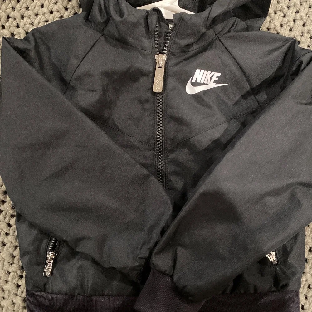 Nike light jacket - Picture 1 of 3